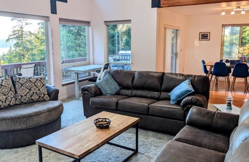 Eastsound Villa | Villa w/Amazing Bay Views Near Beach w/Garden, Ping Pong