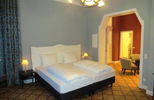 Annweiler am Trifels Hotel | Villa Waldfrieden - Design trifft Budget