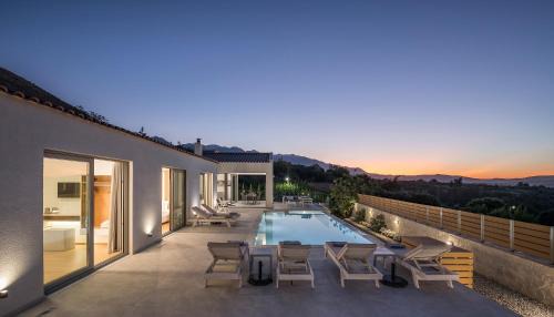 Champatha Villa | Villa White Harmony
