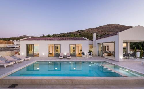 Champatha Villa | Villa White Harmony