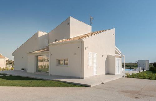 Modica Villa | Villa White - IsulaTravel