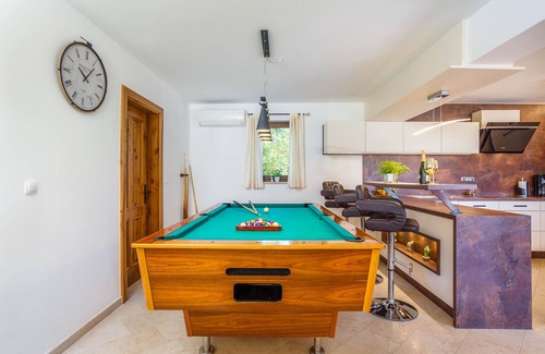 Kras Villa | Villa with heated pool, whirlpool, indoor pool - TRAVELER Reiseburo Krk - ID 2132