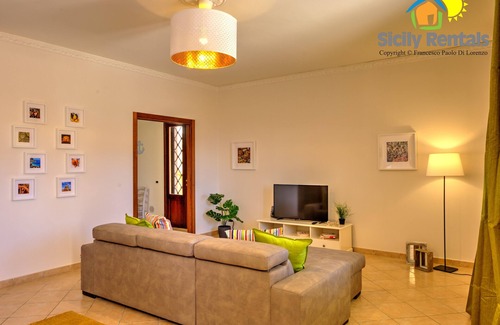 Isola delle Femmine Villa | Villa with pool a few steps from the sea in the Isola delle Femmine Reserve!