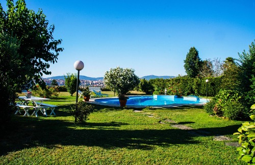 Bembrive Ski Chalet | Villa with pool and garden of 200 meters