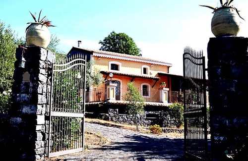 Fleri House | Villa with Pool and Forest, Smart Working and Relaxation