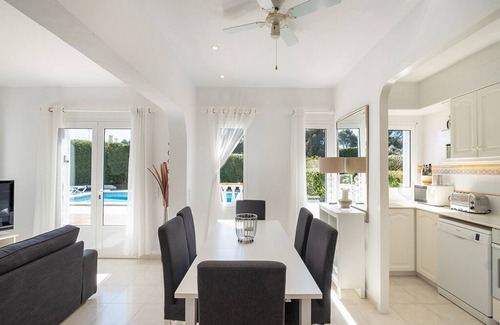 Es Canutells House | Villa with pool next to the beach in Es Canutells, Minorca