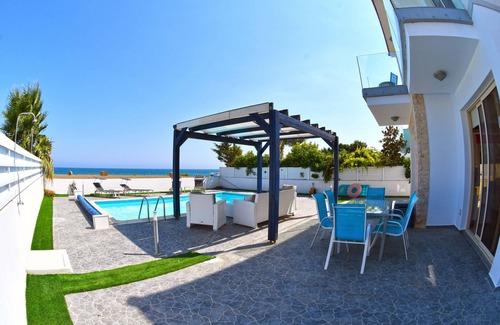 Mazotos Villa | Villa With Private Pool By The Sea