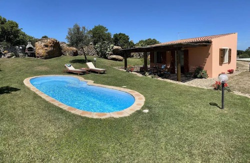 Nulvi House | Villa with private pool and tennis, with wi-fi near Castelsardo