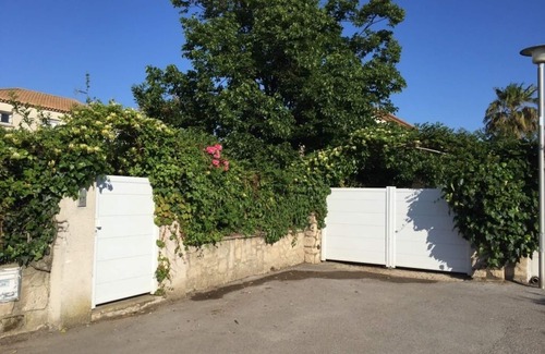 Perols Villa | Villa with swimming pool 10 x 5 and garden, sleeps 6, 2km from the beach, Perols