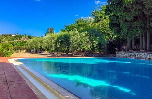 Province of Messina Villa | Villa with swimming pool, jacuzzi and tennis, in front of the Aeolian Islands