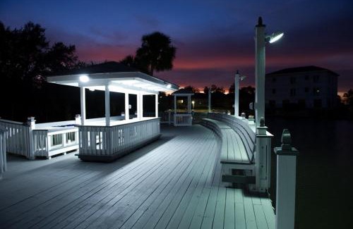 New Orleans East Area Villa | Villa with Waterfront Deck 23 Mi to Bourbon Street!