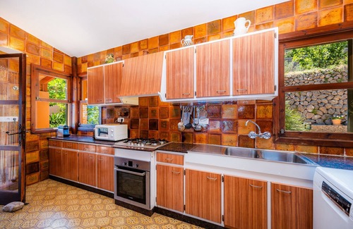 Banyalbufar Villa | Villa with wi-fi and stunning sea views.