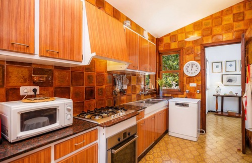 Banyalbufar Villa | Villa with wi-fi and stunning sea views.