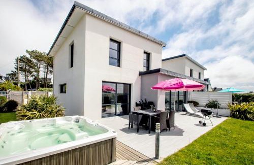 Sibiril Villa | Villa Yana Bretagne Piscine Intérieure partagée et Spa Privatif 100m de la Plage