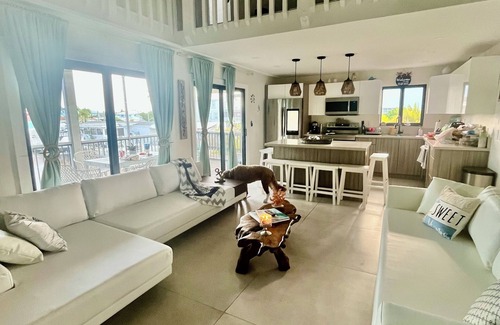 Sexton Cove Estates House | Villa Yeri is a spacious 4-bedroom house in enchanting Key Largo with AC, Wi-Fi