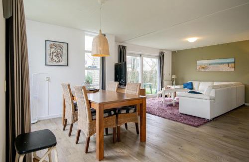 Julianadorp aan zee House | Villa Zeewind met sauna - Landal park Ooghduyne Julianadorp aan Zee