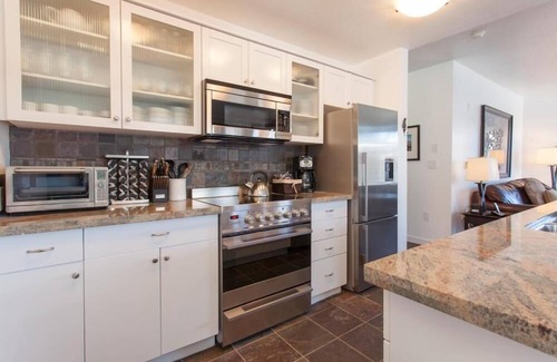 Mammoth Lakes Hotel | Village 2230 White Mountain Lodge