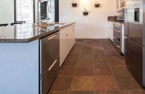 Mammoth Lakes Hotel | Village 2230 White Mountain Lodge