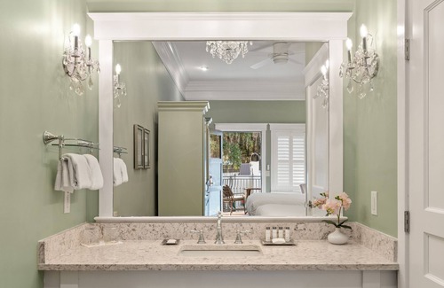 Saint Simons Island Hotel | Village Inn and Pub - Adults Only