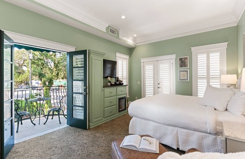 Saint Simons Island Hotel | Village Inn and Pub - Adults Only
