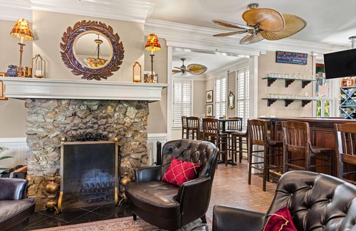 Saint Simons Island Hotel | Village Inn and Pub - Adults Only