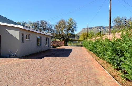 Harrismith Hotel | Village Lodge Harrismith