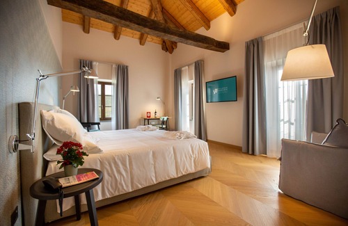 Serralunga d'Alba Hotel | Villaggio Narrante - Cascina Galarej