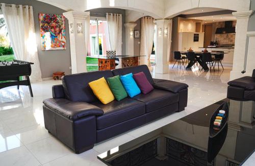 Cannes-et-Clairan House | VILLAS BEAUMONT avec piscine et jacuzzi proche D'UZES ET ANDUZE