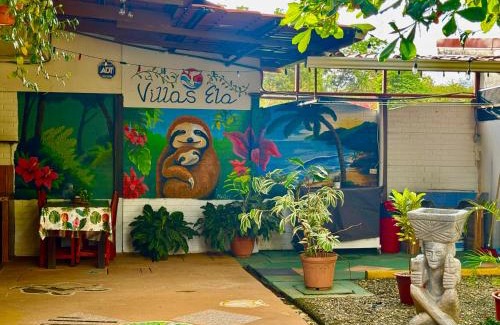 Uvita House | Villas Ela Bahía Ballena Uvita hermosas habitaciones privadas grandes, piscina, cocina, jacuzzi, aire acondicionado, tv y baño privado