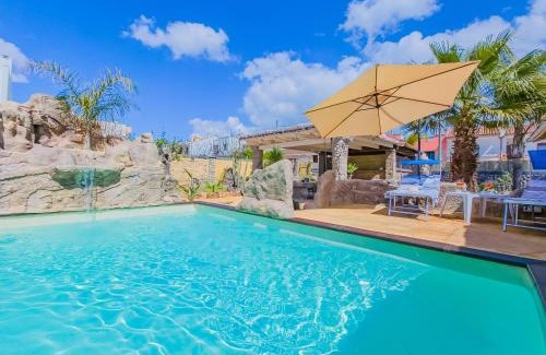 Acquarica del Capo Villa | Villetta Oasi nelle Rocce con Piscina Privata
