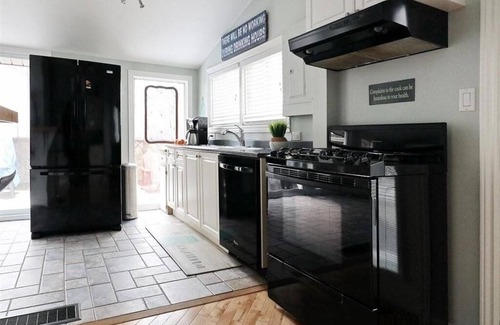 Port Stanley Cottage | Vimy on the Ridge