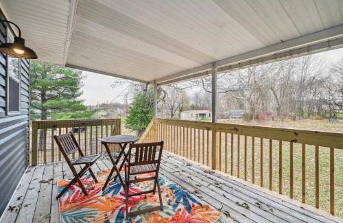 Vine Grove House | Vine Grove Home with Deck, 4 Mi to Saunders Springs!