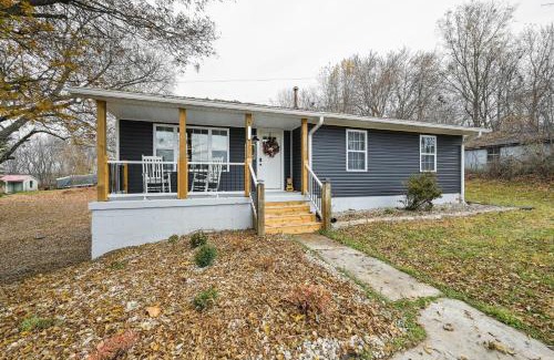 Vine Grove House | Vine Grove Home with Deck, 4 Mi to Saunders Springs!