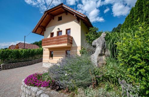 Dobrnic House | Vineyard Cottage Pod Piramido