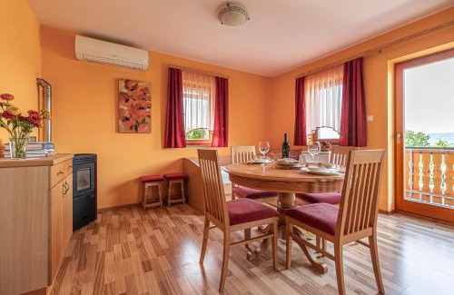 Trebnje House | Vineyard Cottage Pyramid - Happy Rentals