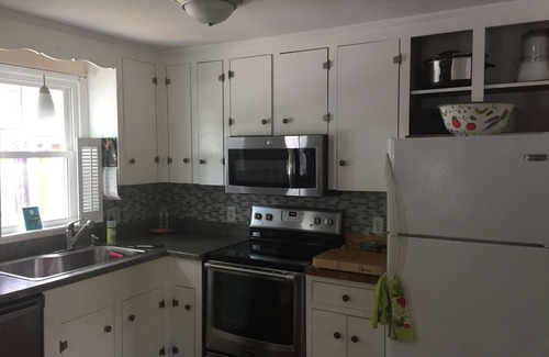 Vineyard Haven House | 🚲Vineyard Haven Home🌼. (can reserve for same day/night)