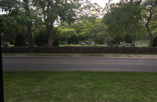 Vineyard Haven House | 🚲Vineyard Haven Home🌼. (can reserve for same day/night)