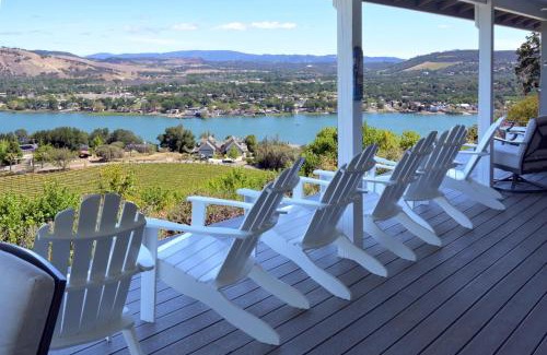 Clear Lake House | Vineyard Setting With 180 Panoramic Lake Views