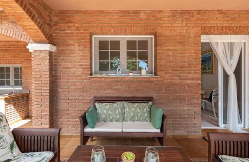 Pacs del Penedes House | Vineyard Vista Retreat - Casa Rural