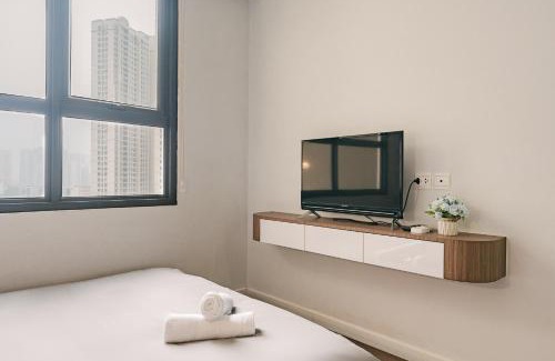 Trung Hoa Nhan Chinh Apartment | Vinhomes D'Capitale 2-bedroom Apartment with Bath tub and Lake View