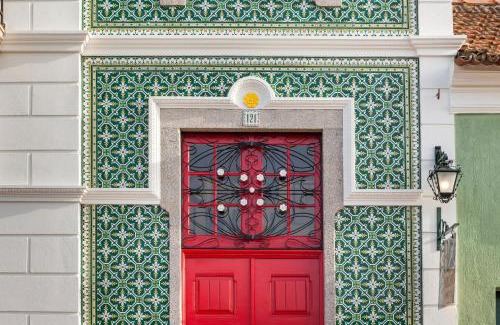 Ovar House | Vintage Balcony Guesthouse