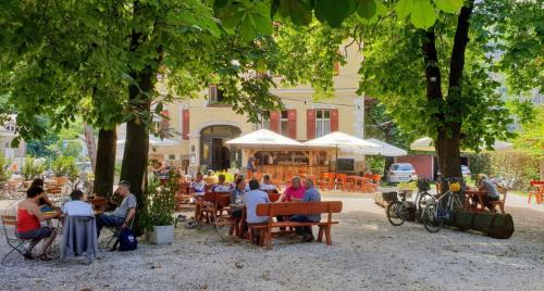 Cornedo All'isarco Hotel | Vintage Castle "Schlosshof " Biker Hotel & B&B
