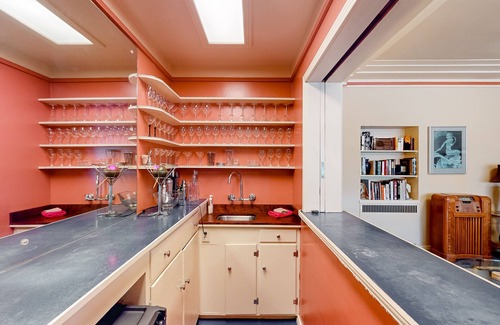 Downtown Apartment | Vintage downtown apt with balcony, W/D, streaming, kitchen & close to the ocean