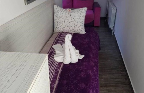 Vranyantsi House | Violette W