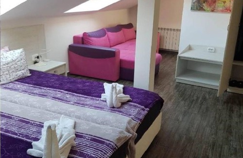 Vranyantsi House | Violette W