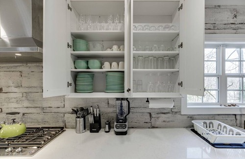 Murrayville House | VIP Lake House-5 bed+Bonus room on Lake Lanier w/Hot Tub, dock,& lake views