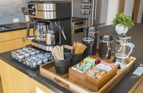 Truckee House | VIP Ski-In/Ski-Out on Northstar`s Home Run Hot Tub