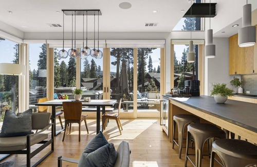 Truckee House | VIP Ski-In/Ski-Out on Northstar`s Home Run Hot Tub