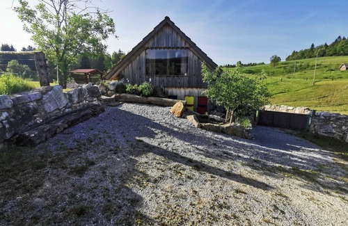 Ivancna Gorica Cottage | Visnja Gora Meadow Hideaway with Terrace - One Bedroom Cottage with Terrace