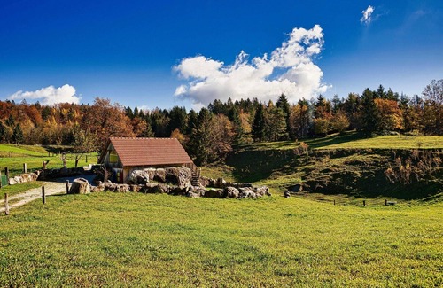 Ivancna Gorica Cottage | Visnja Gora Meadow Hideaway with Terrace - One Bedroom Cottage with Terrace